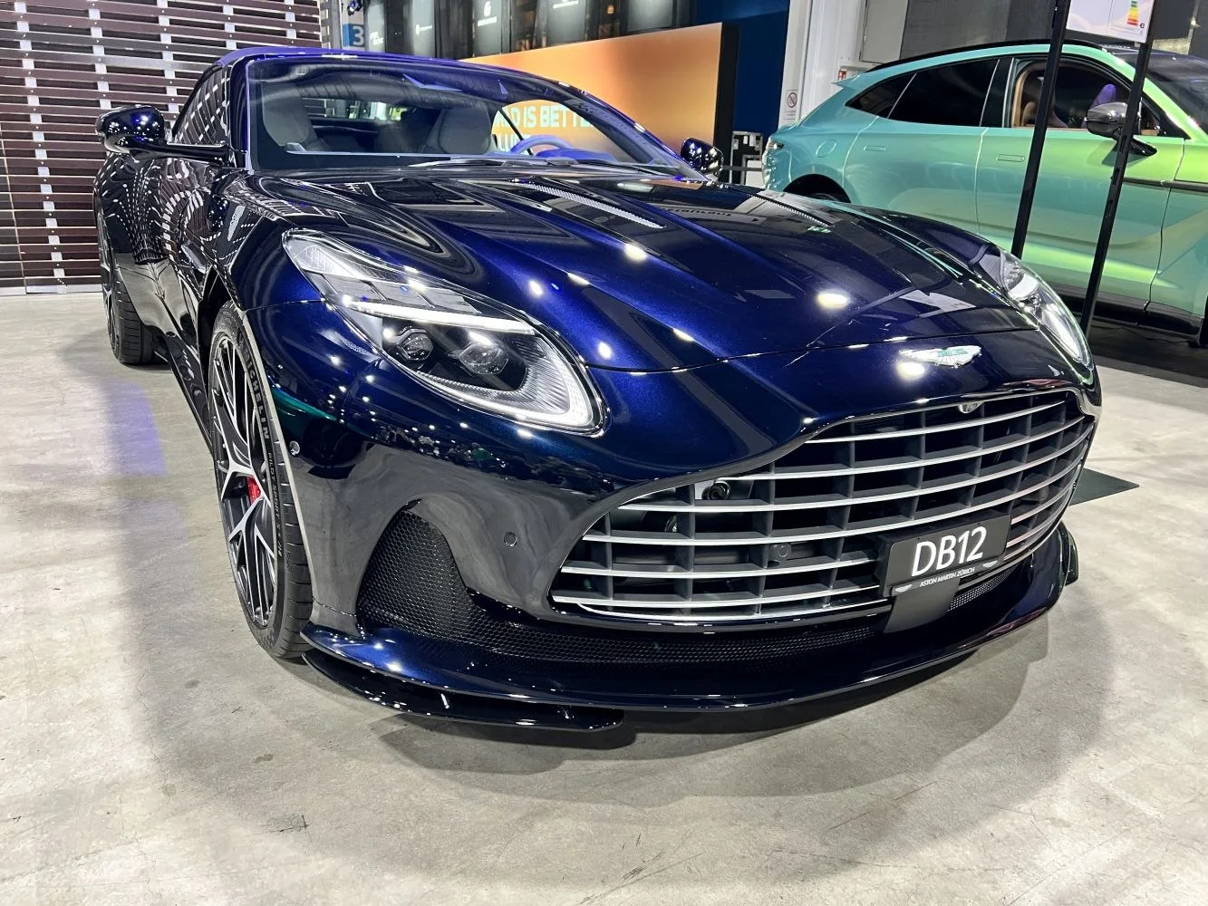 DB12 Volante imagine reprezentativă
