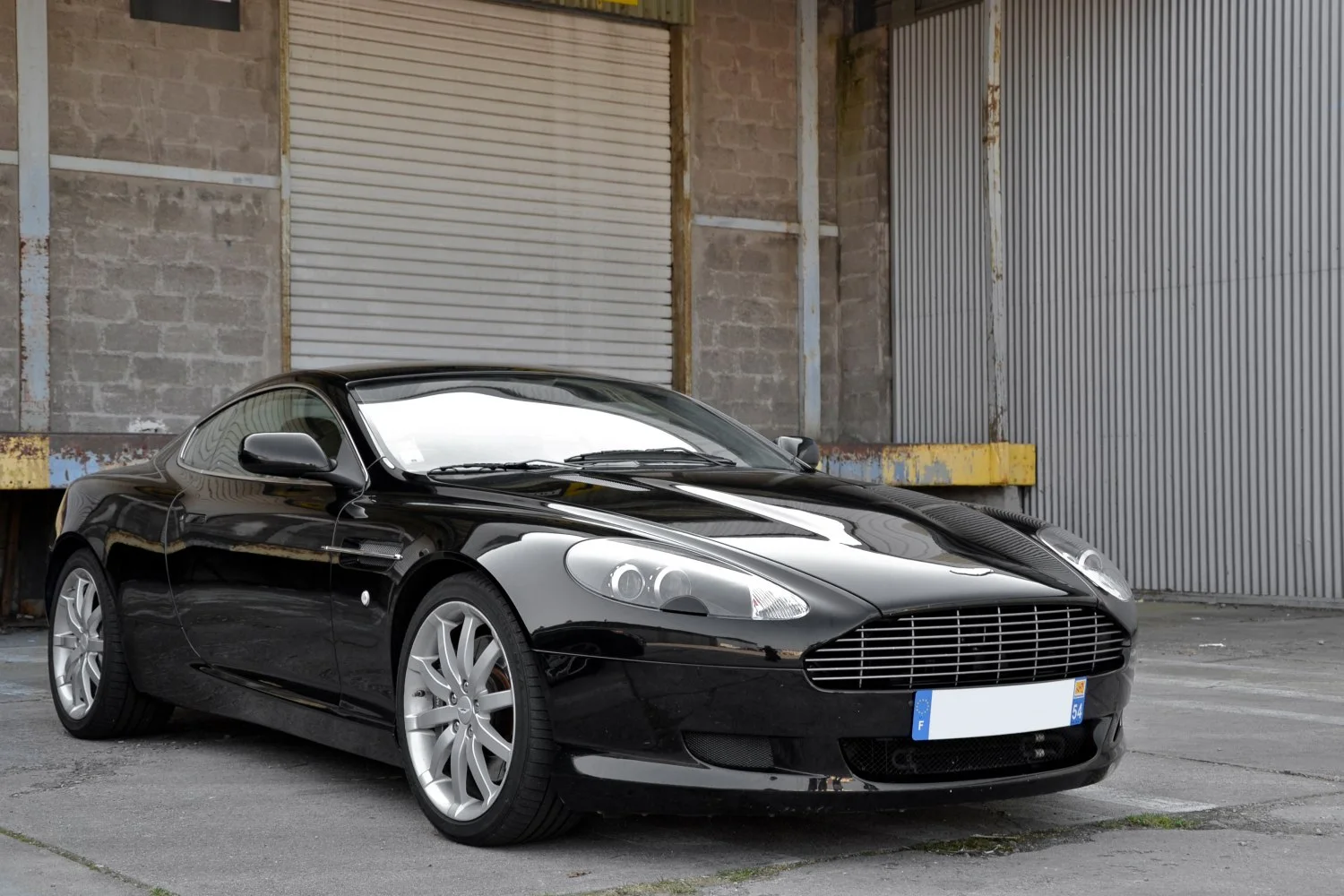 DB9 Coupe imagine reprezentativă
