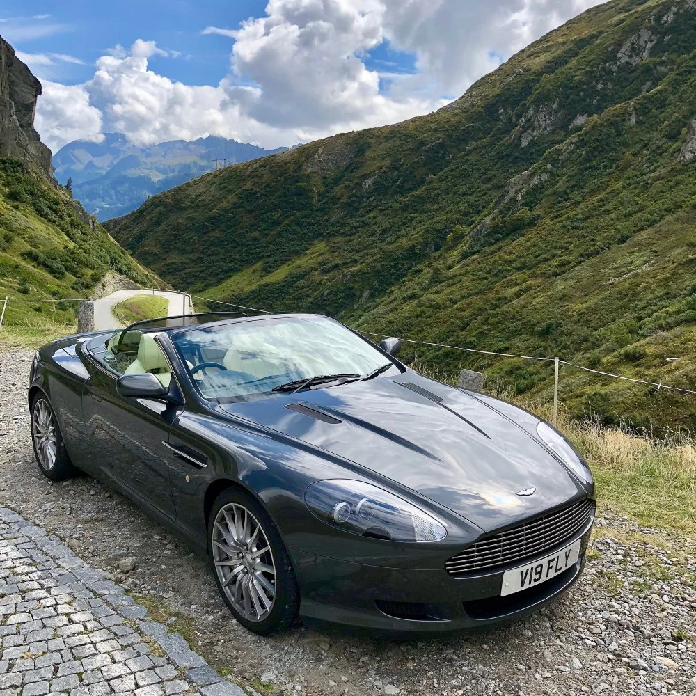 DB9 Volante imagine reprezentativă