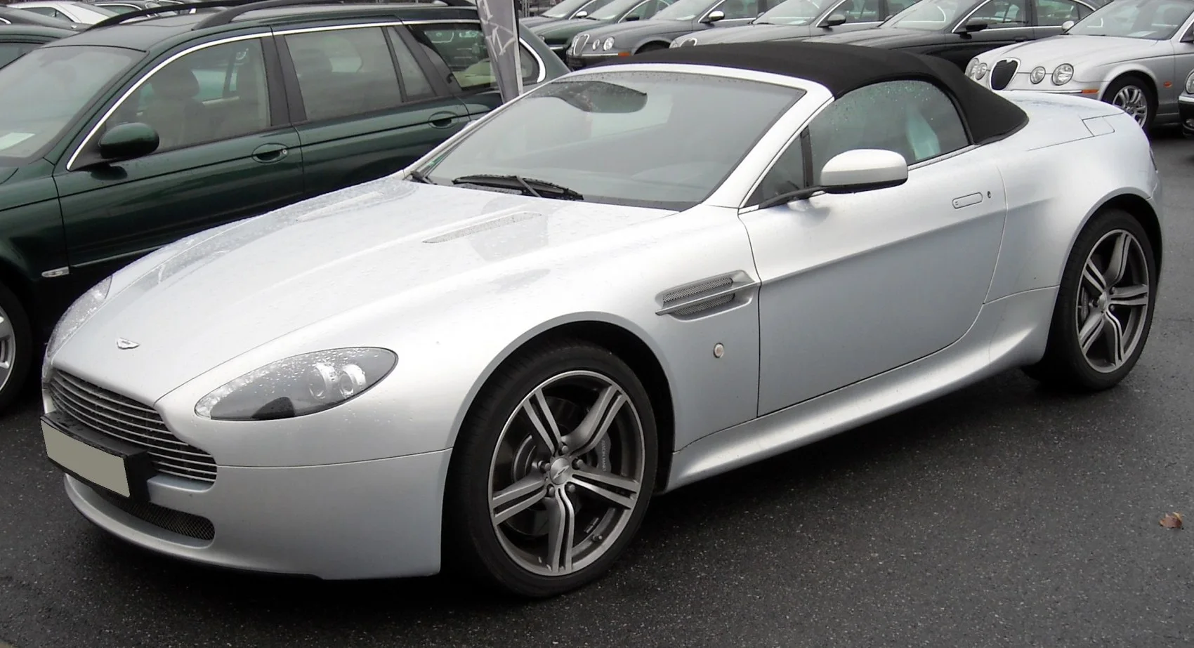V8 Vantage Roadster (2005) imagine reprezentativă