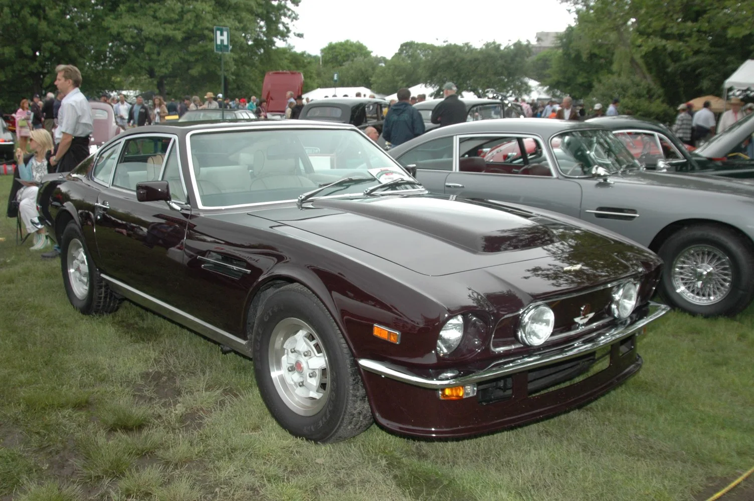 V8 Vantage imagine reprezentativă