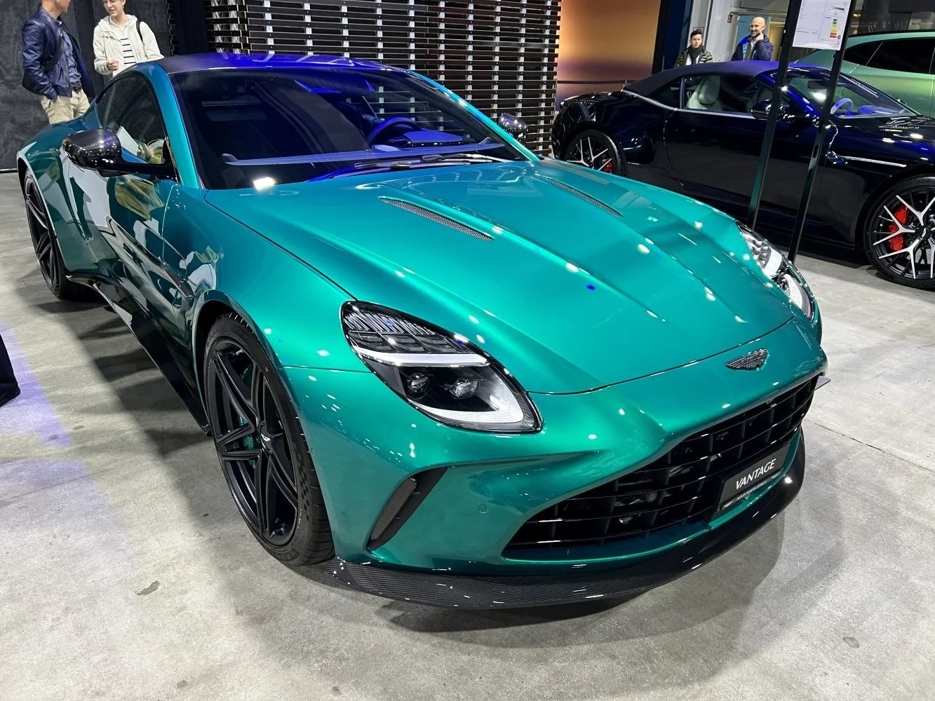 V8 Vantage imagine reprezentativă