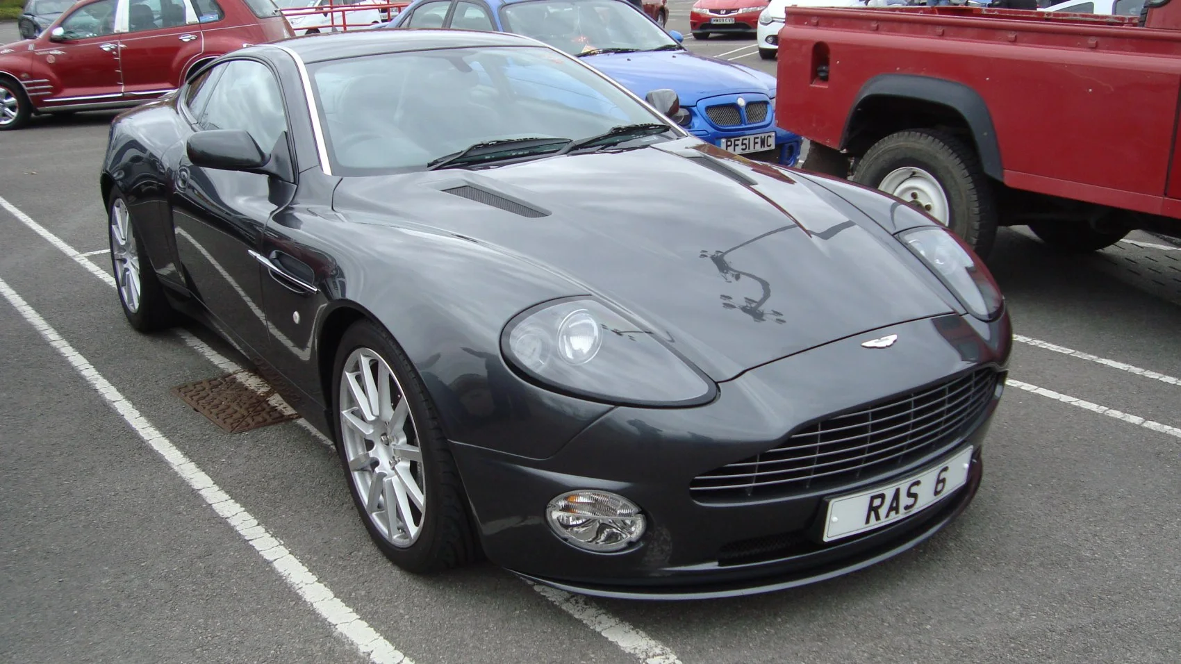 V12 Vanquish S imagine reprezentativă