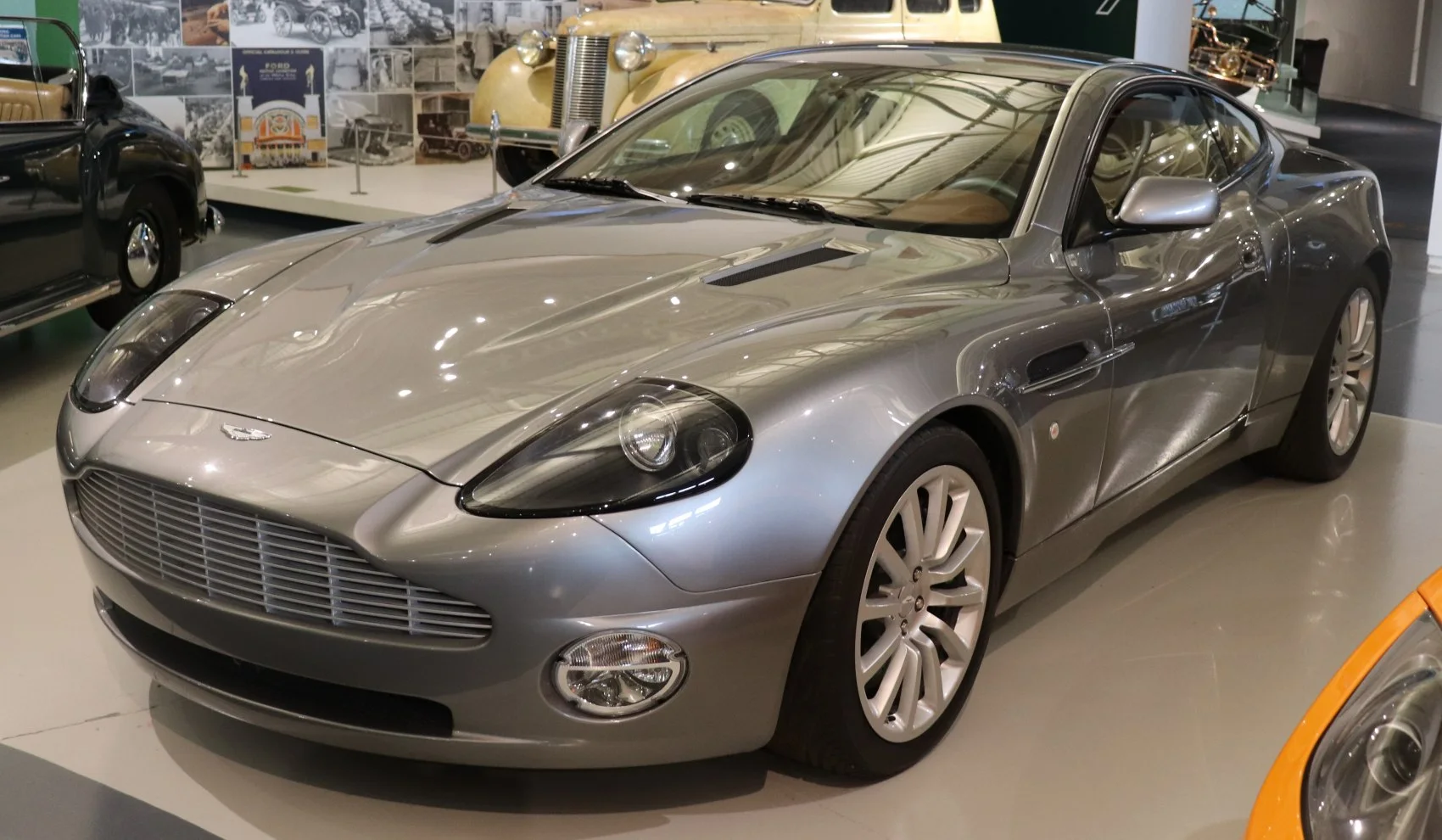 V12 Vanquish imagine reprezentativă