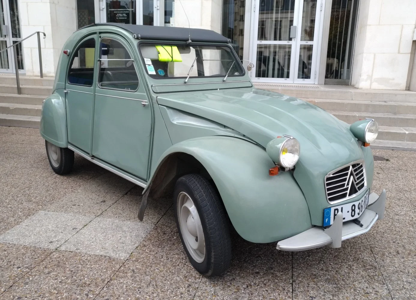 2 CV imagine reprezentativă